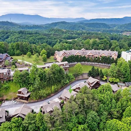 2 Miles From Dollywood Family Resort With Seasonal Outdoor Swimming Pool, Year Around Heated Indoor Swimming Pool, Townhome Style Cabin, Private Hot Tub, Arcade, Tv, Wifi, Kitchen With Refrigerator, Washer And Dryer Pigeon Forge Bagian luar foto