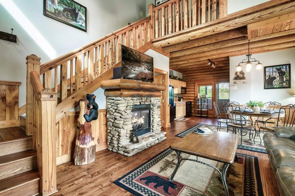 2 Miles From Dollywood Family Resort With Seasonal Outdoor Swimming Pool, Year Around Heated Indoor Swimming Pool, Townhome Style Cabin, Private Hot Tub, Arcade, Tv, Wifi, Kitchen With Refrigerator, Washer And Dryer Pigeon Forge Bagian luar foto